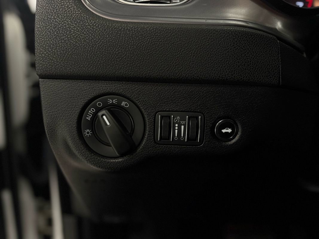 Used 2023 Dodge Charger SXT RWD image 26