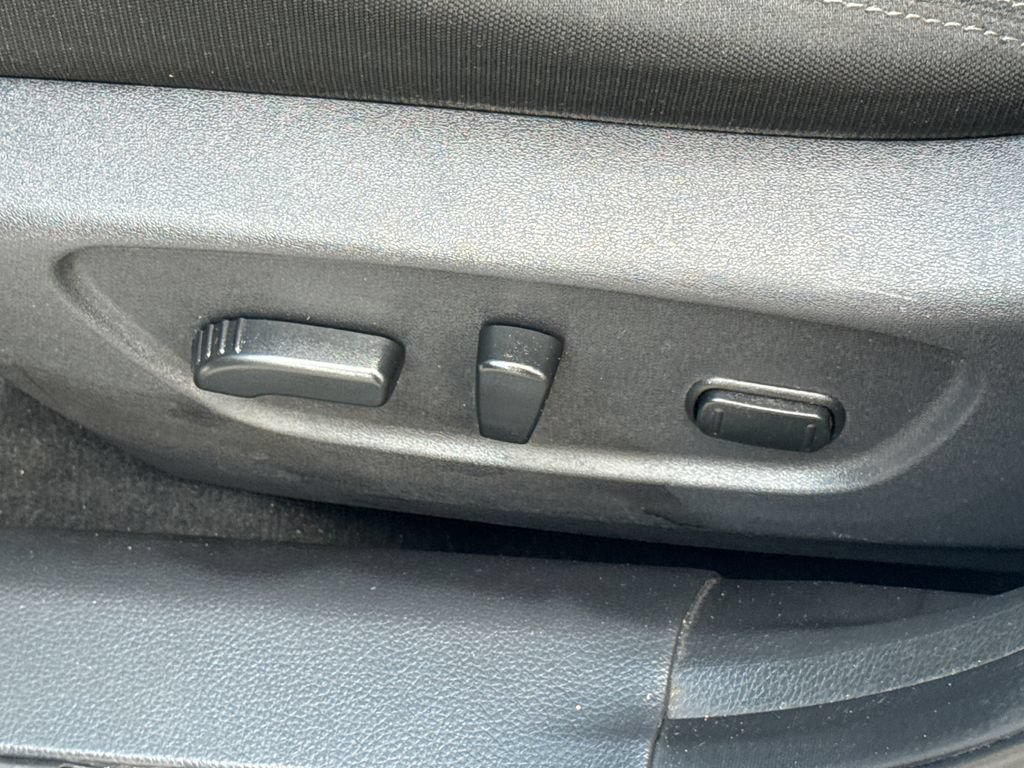 Used 2018 Nissan Rogue SV AWD/4WD image 48