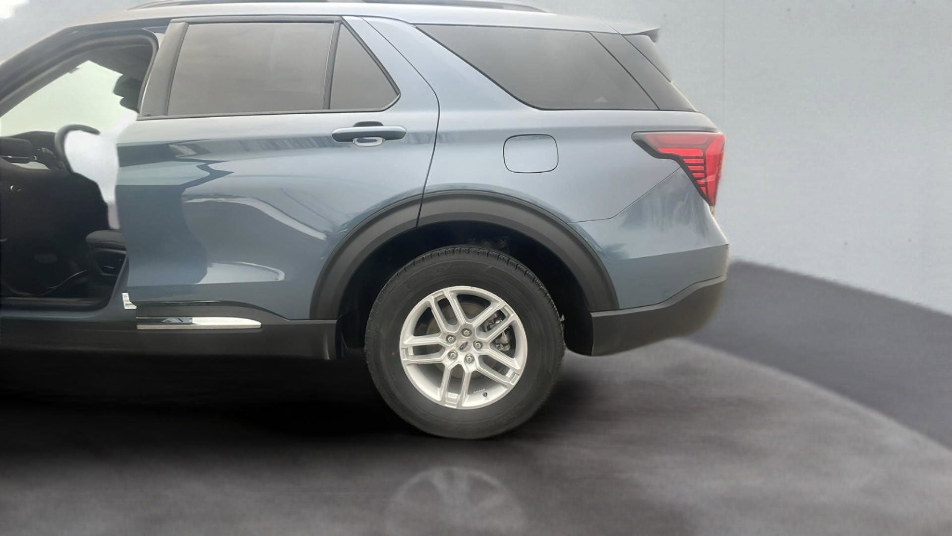 Certified 2025 Ford Explorer Active image 24