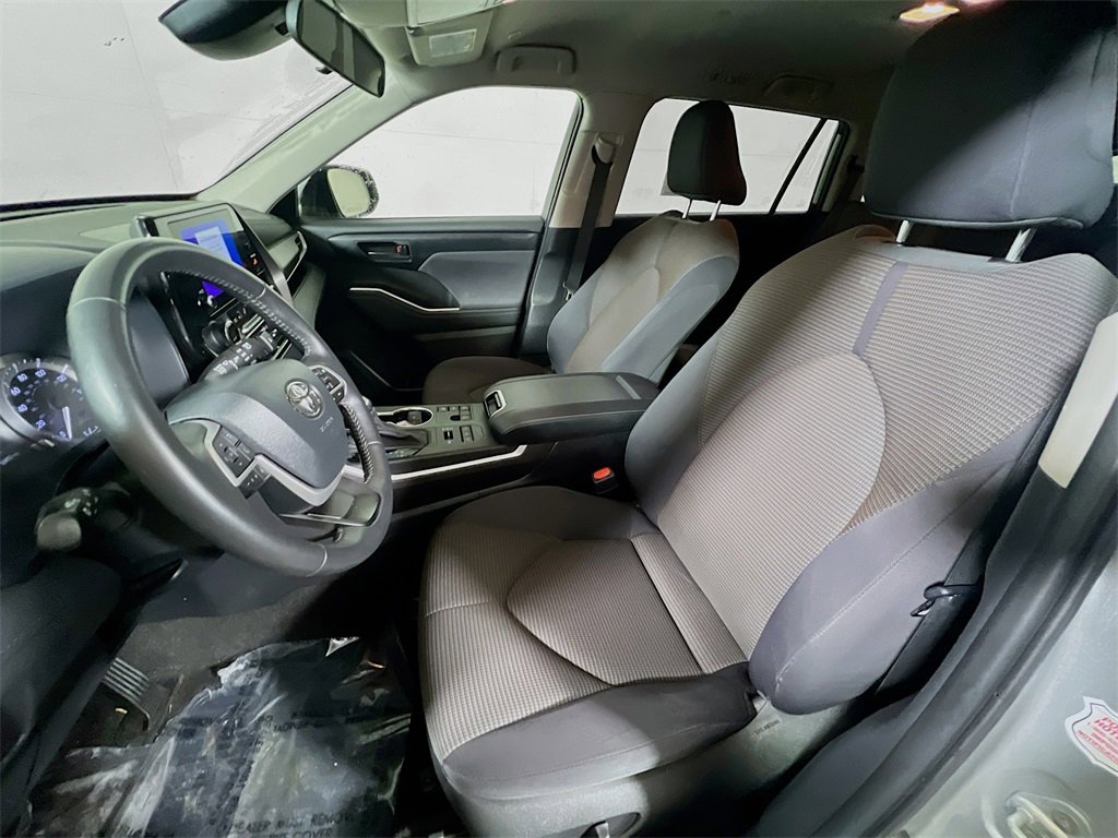 Certified 2024 Toyota Highlander LE image 19