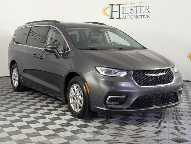 Used 2022 Chrysler Pacifica Touring-L FWD image 2