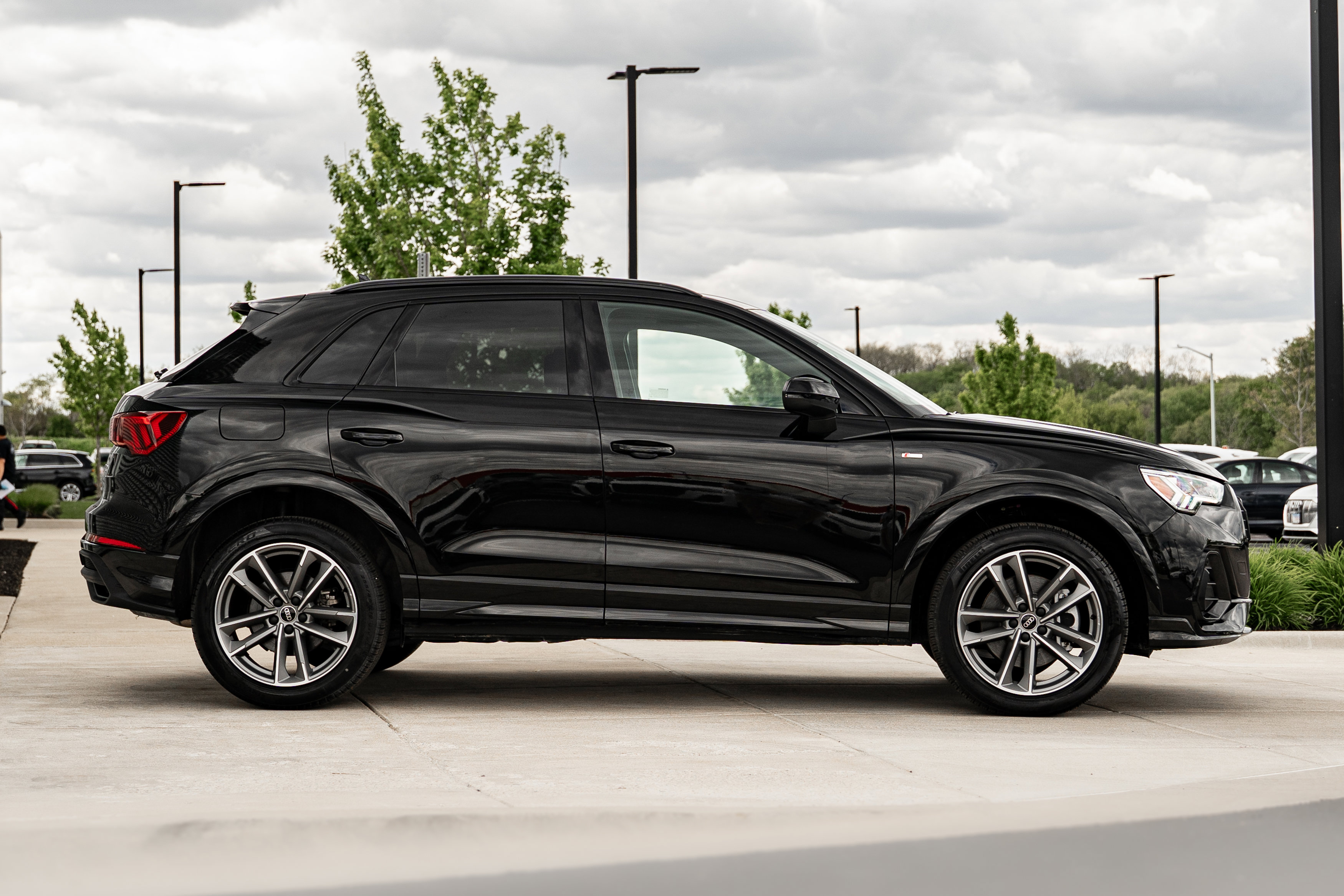 Certified 2025 Audi Q3 2.0T Premium w/ Convenience Package AWD/4WD image 3