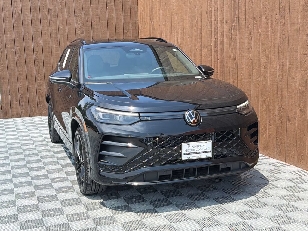 Used 2026 Volkswagen Tiguan SE R-Line FWD image 10