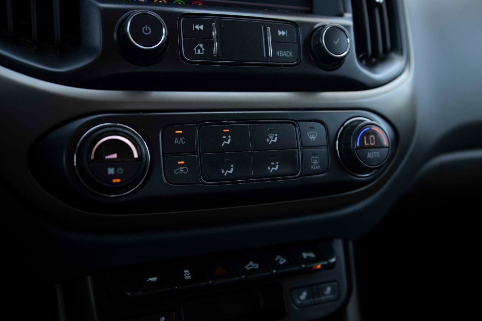 Used 2022 Chevrolet Colorado Z71 w/ Z71 Midnight Edition AWD/4WD image 9