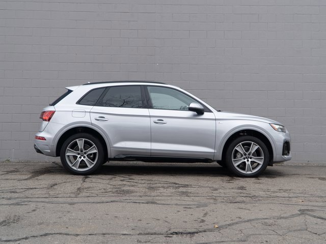 Certified 2025 Audi Q5 2.0T Premium w/ Convenience Plus Package image 8