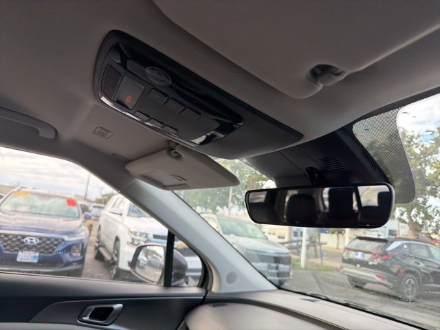 Used 2024 Kia Carnival LX image 11