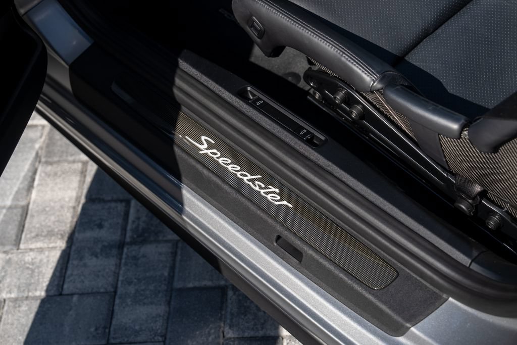 Used 2019 Porsche 911 Speedster RWD image 30