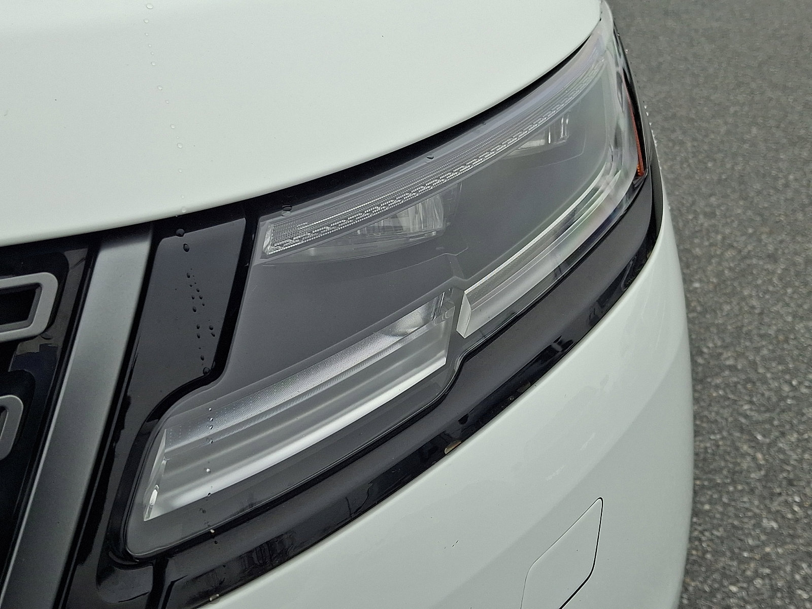 Used 2025 Land Rover Range Rover Velar S AWD/4WD image 7