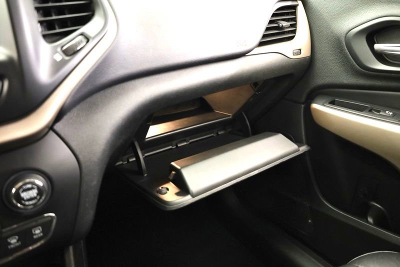 Used 2018 Jeep Cherokee Limited image 24