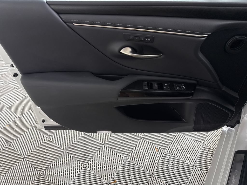 Used 2022 Lexus ES 300h w/ Premium Package FWD image 10