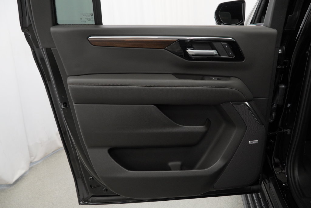 New 2026 Chevrolet Suburban High Country AWD/4WD image 25