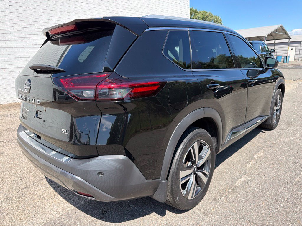 Used 2023 Nissan Rogue SL FWD image 2
