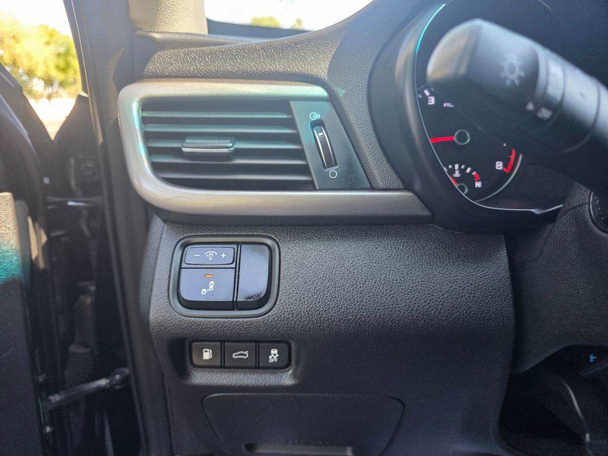 Used 2018 Kia Optima LX FWD image 10