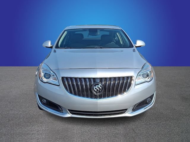 Used 2017 Buick Regal Sport Touring FWD image 2