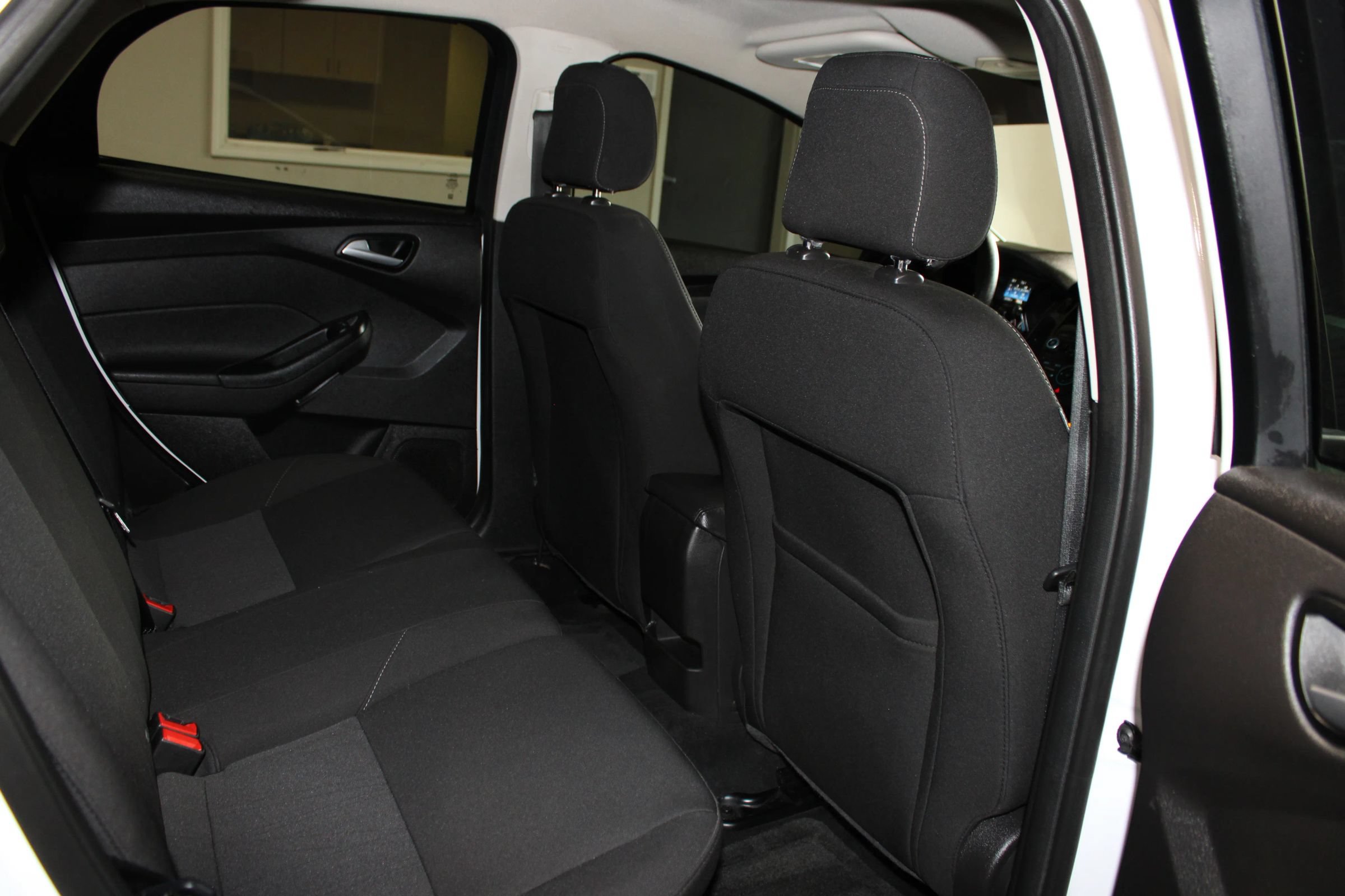 Used 2018 Ford Focus SE FWD image 29