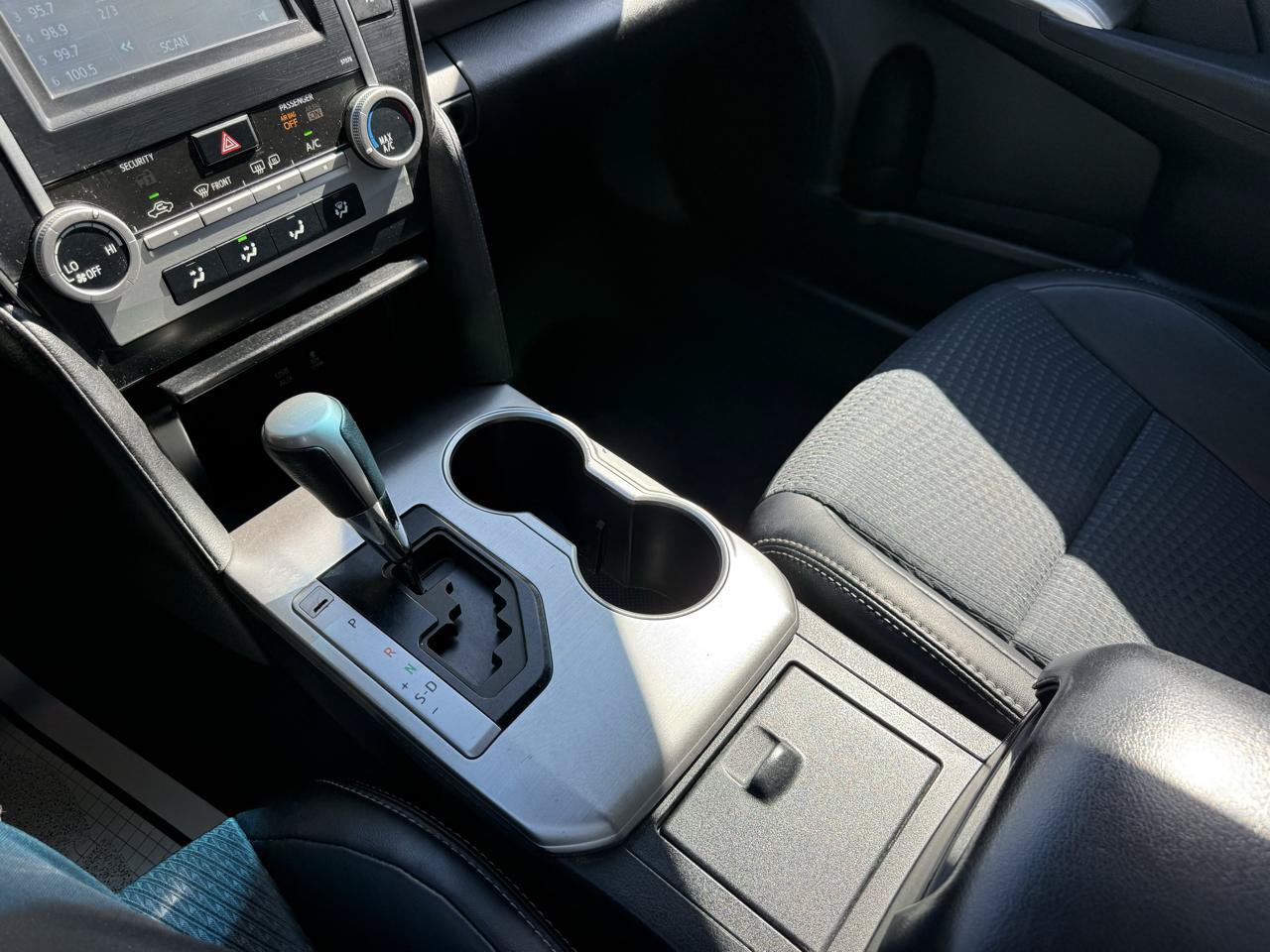 Used 2013 Toyota Camry SE FWD image 11