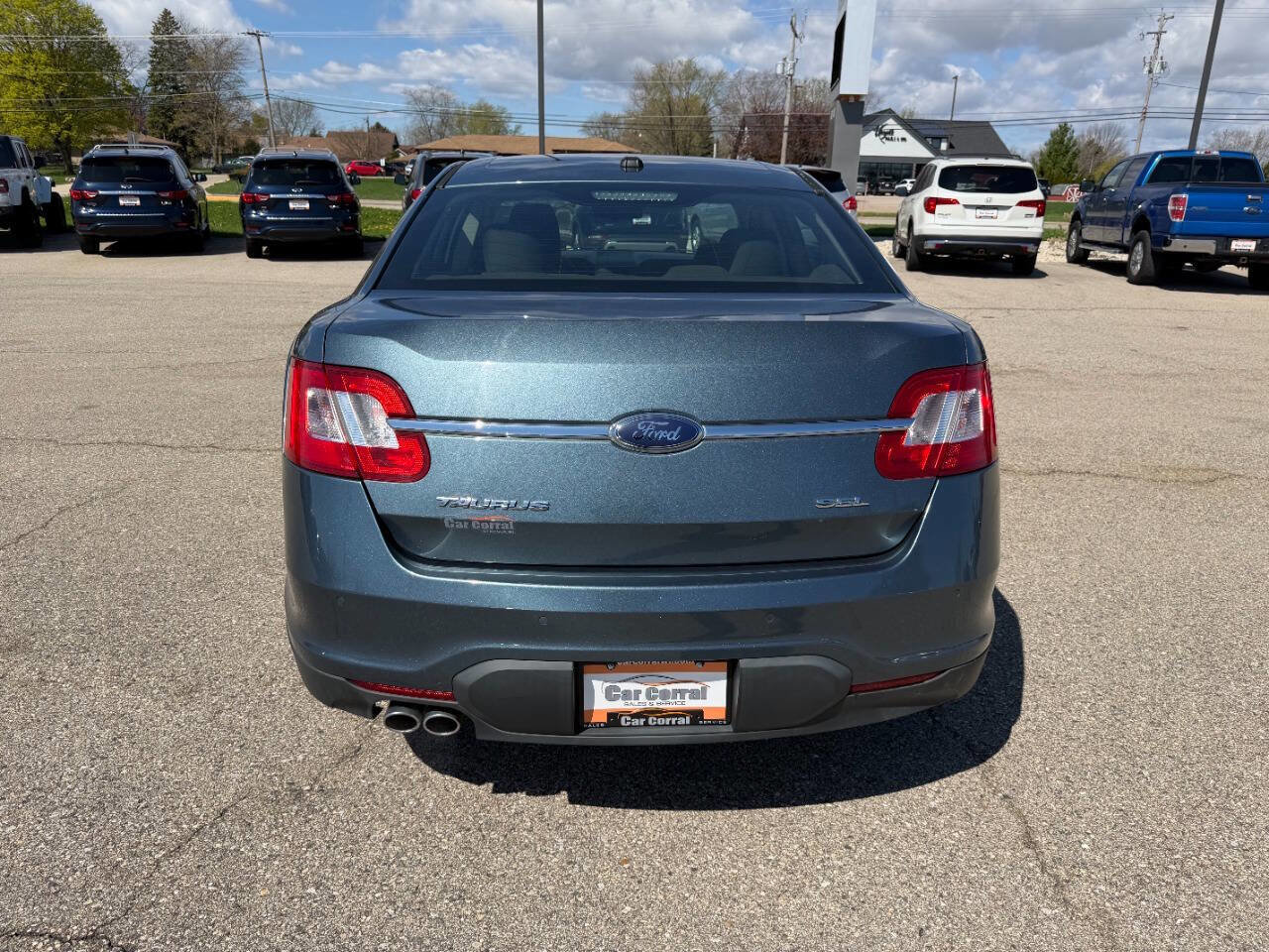 Used 2010 Ford Taurus SEL image 4