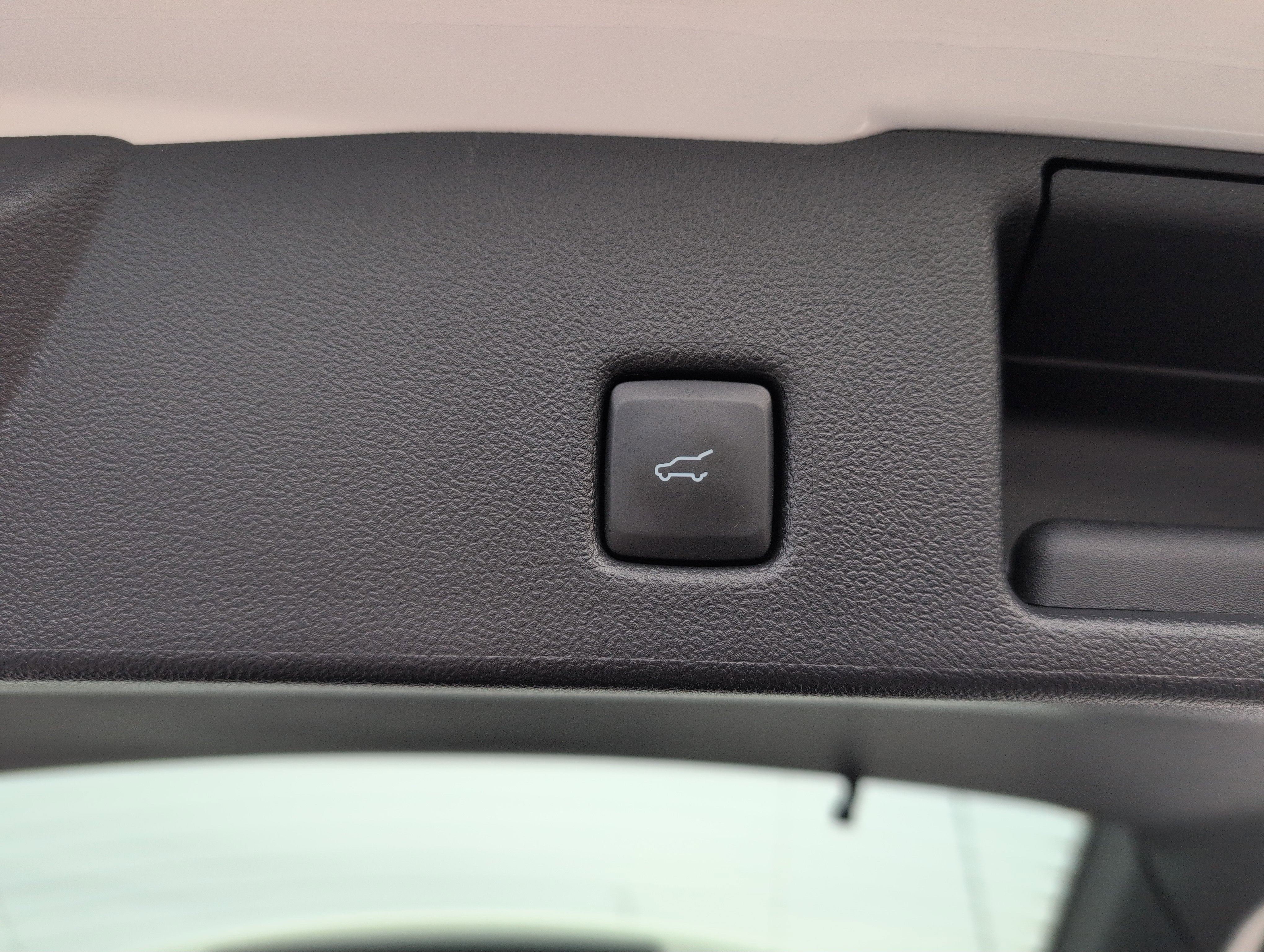 Used 2024 Ford Escape SE image 13