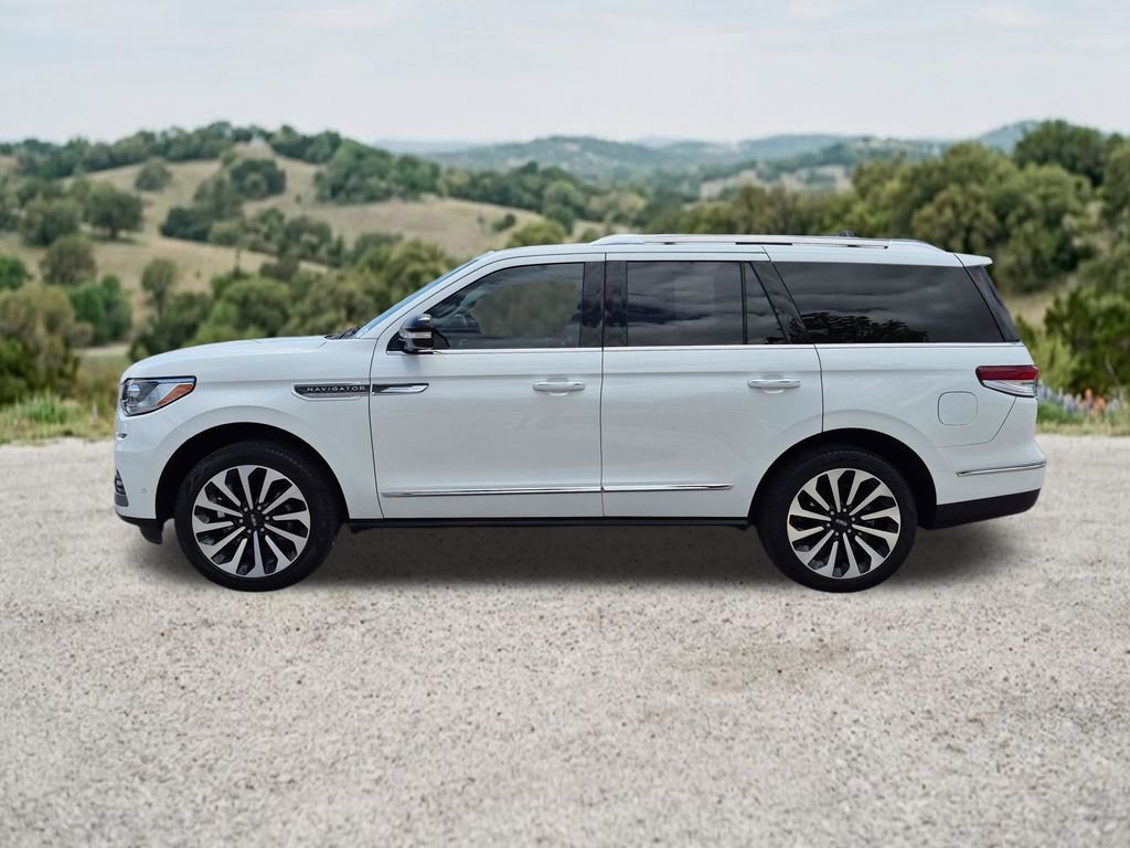 Used 2023 Lincoln Navigator Reserve AWD/4WD image 5