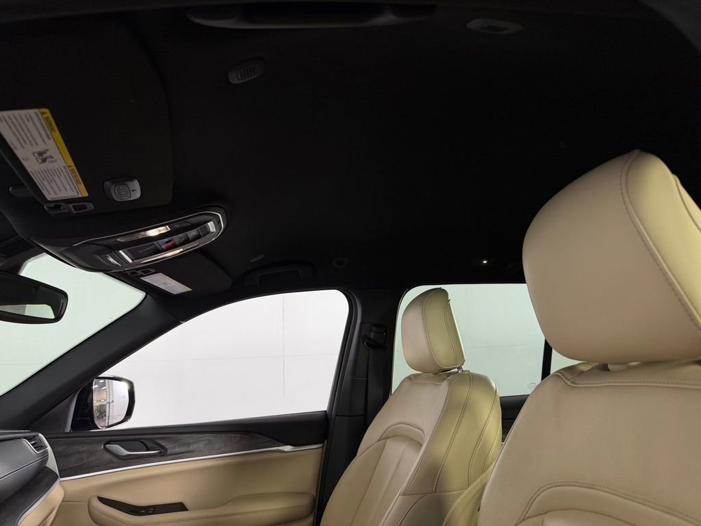 Certified 2023 Jeep Grand Cherokee Limited w/ Black Appearance Package image 24