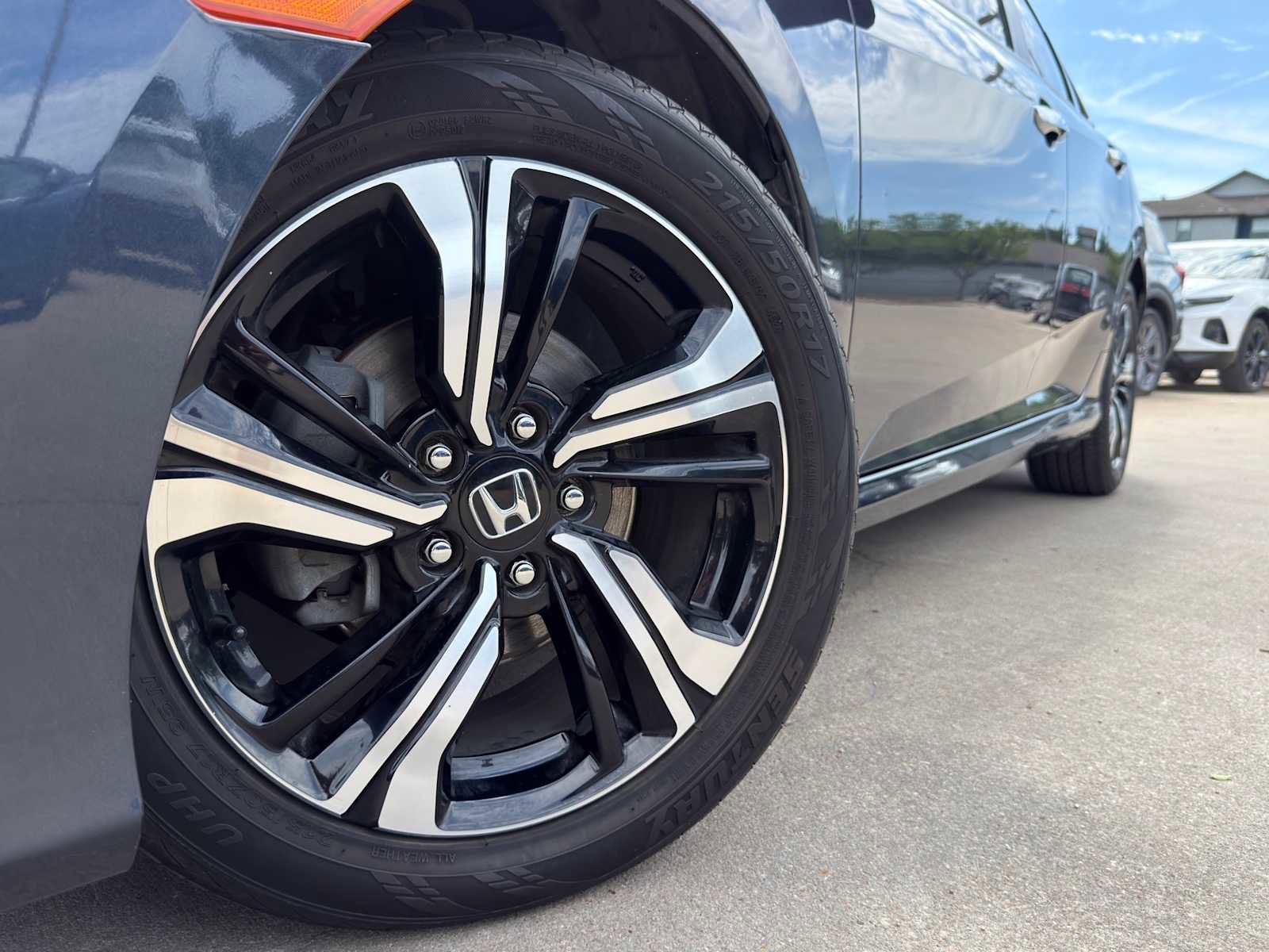 Used 2017 Honda Civic Touring image 3