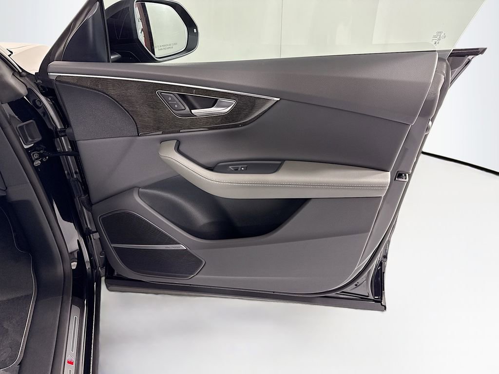 Used 2025 Audi Q8 Premium Plus image 26