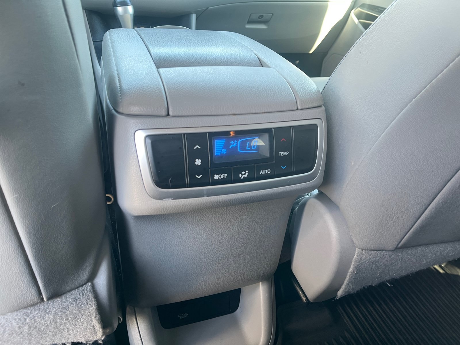 Used 2019 Toyota Highlander XLE AWD/4WD image 32