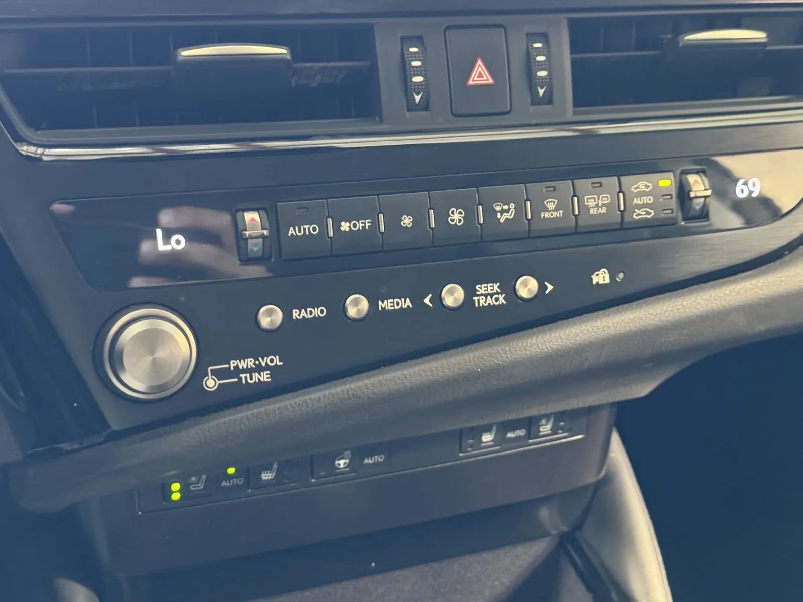 Used 2023 Lexus ES 300h w/ Premium Package image 14