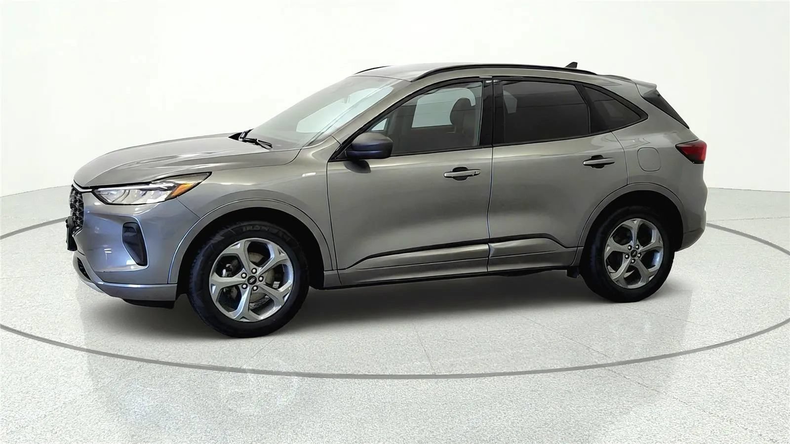 Used 2024 Ford Escape ST-Line FWD image 3