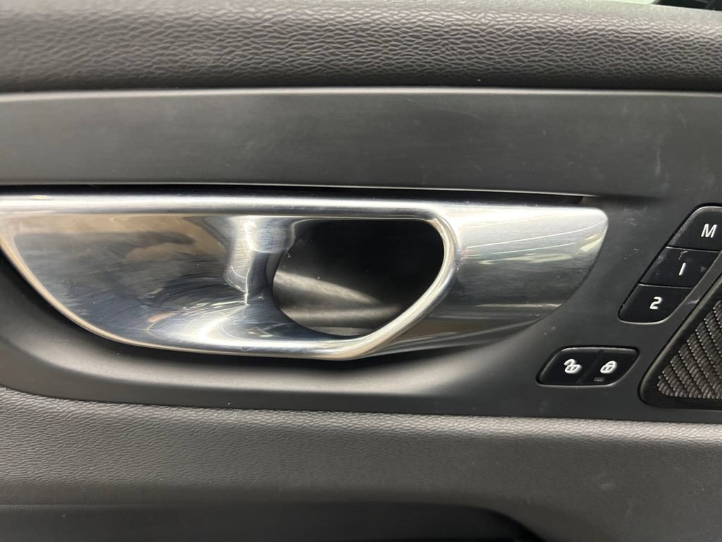 Certified 2023 Volvo XC60 B5 Ultimate AWD/4WD image 12