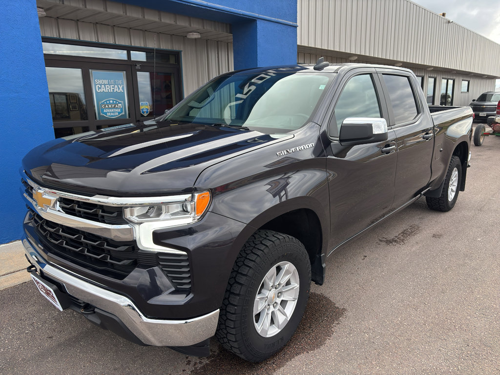 Used 2022 Chevrolet Silverado 1500 LT AWD/4WD image 2