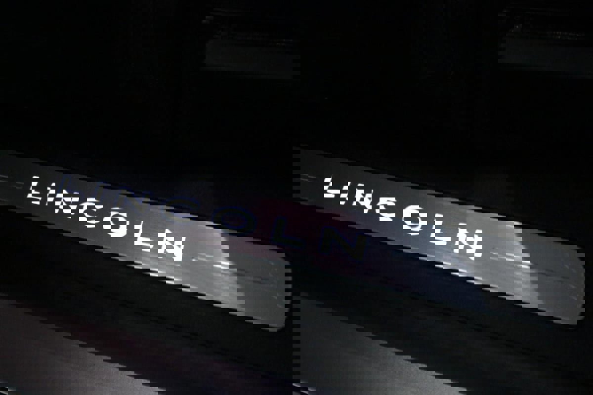 Used 2020 Lincoln Corsair Reserve w/ Equipment Group 201A image 17