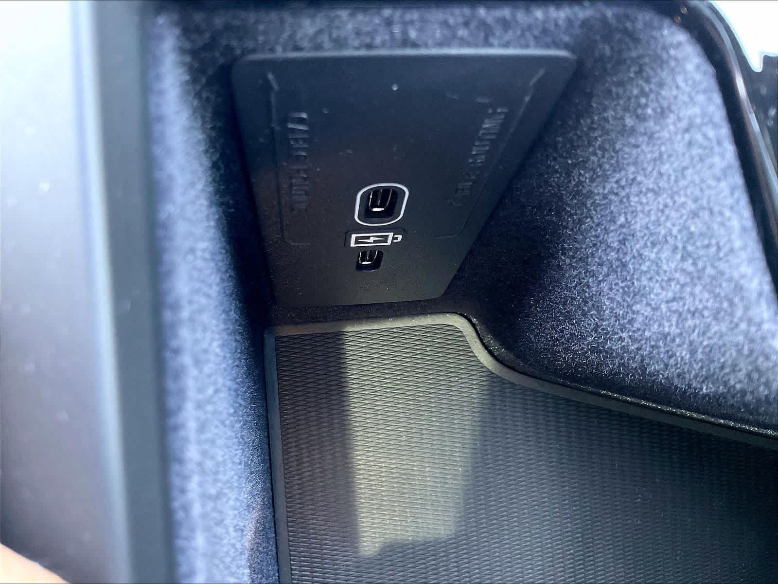 New 2027 Volvo XC60 T8 Plus AWD/4WD image 23