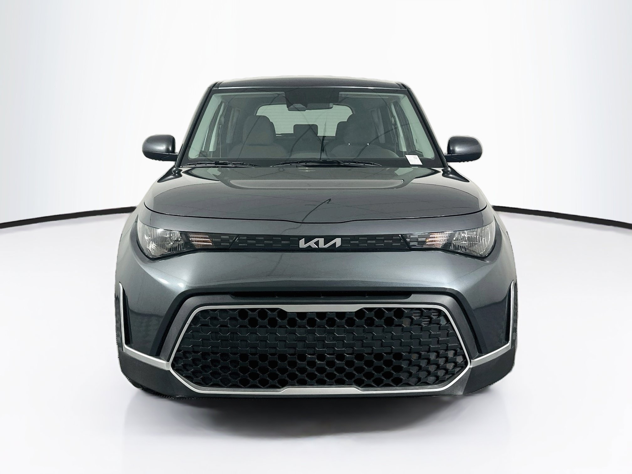 Used 2025 Kia Soul LX w/ LX Technology Package FWD image 2