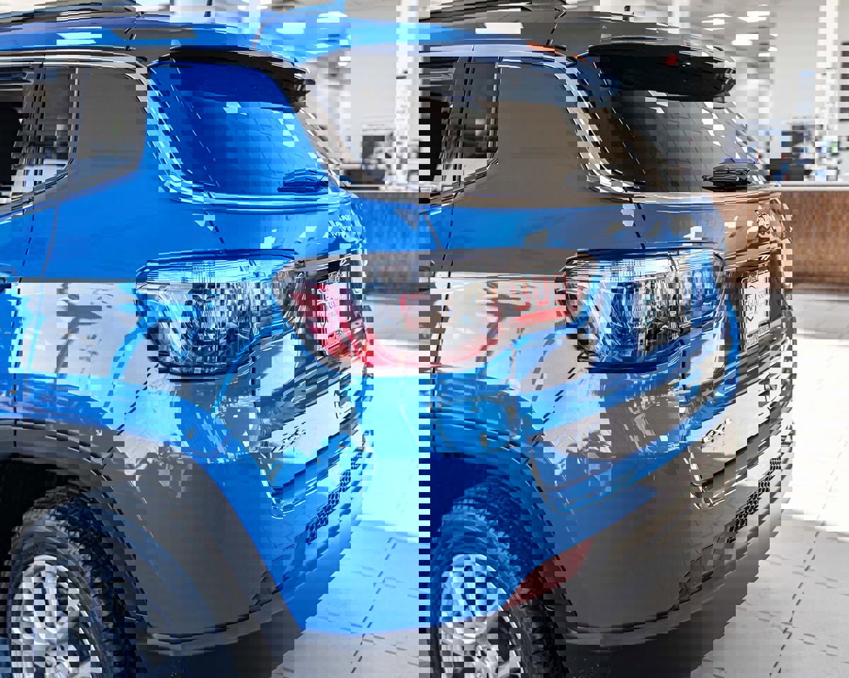 Used 2022 Jeep Compass Latitude image 12