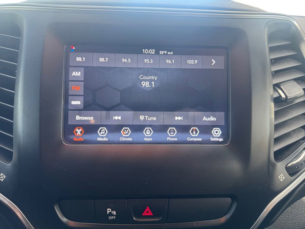 Used 2020 Jeep Cherokee Latitude Plus image 24