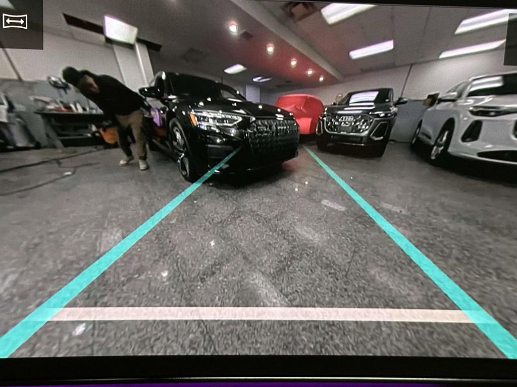 Used 2025 Audi Q5 Premium w/ Convenience Package image 27