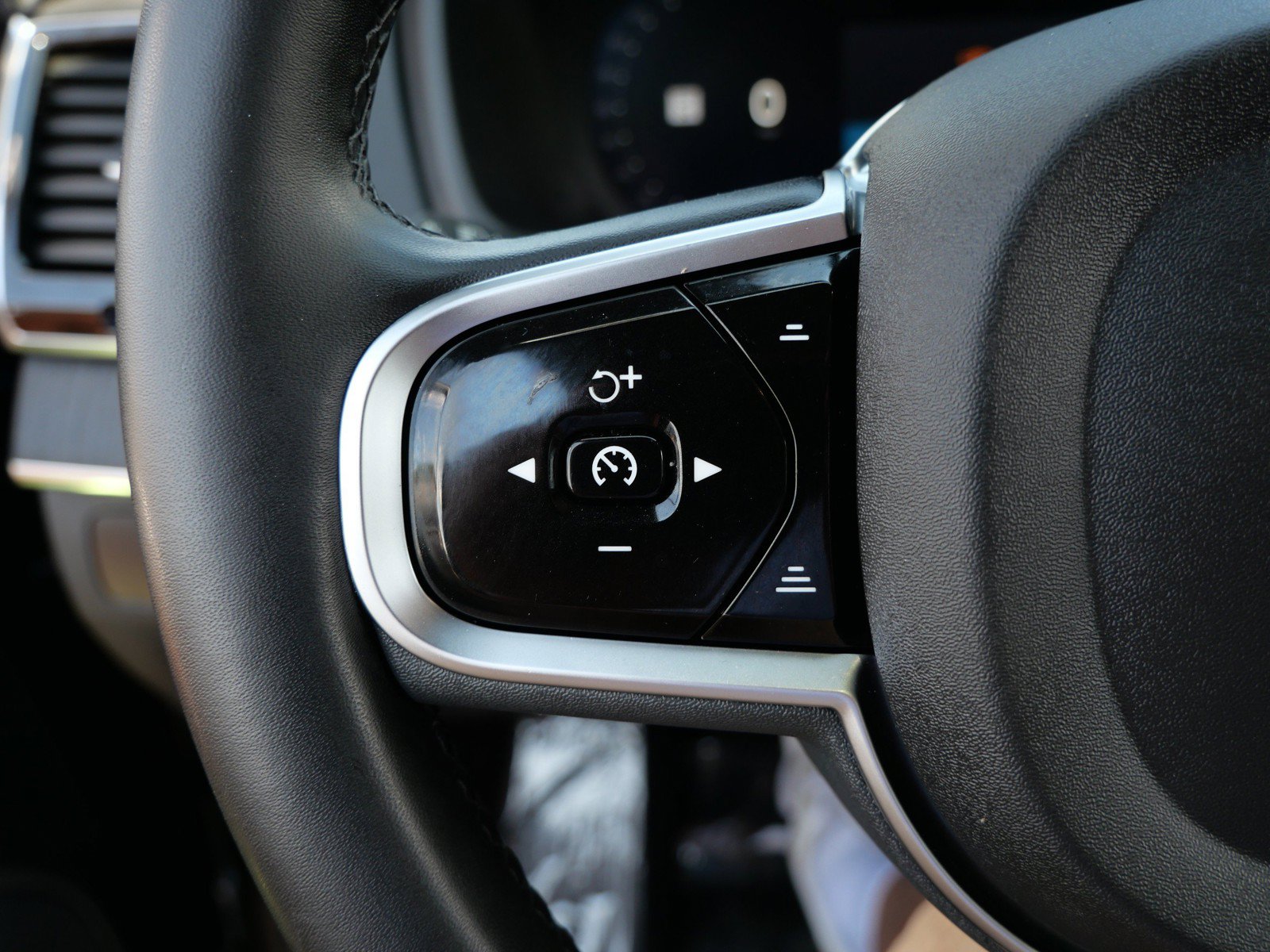 Certified 2025 Volvo XC90 T8 Ultra w/ Protection Package Premier AWD/4WD image 26