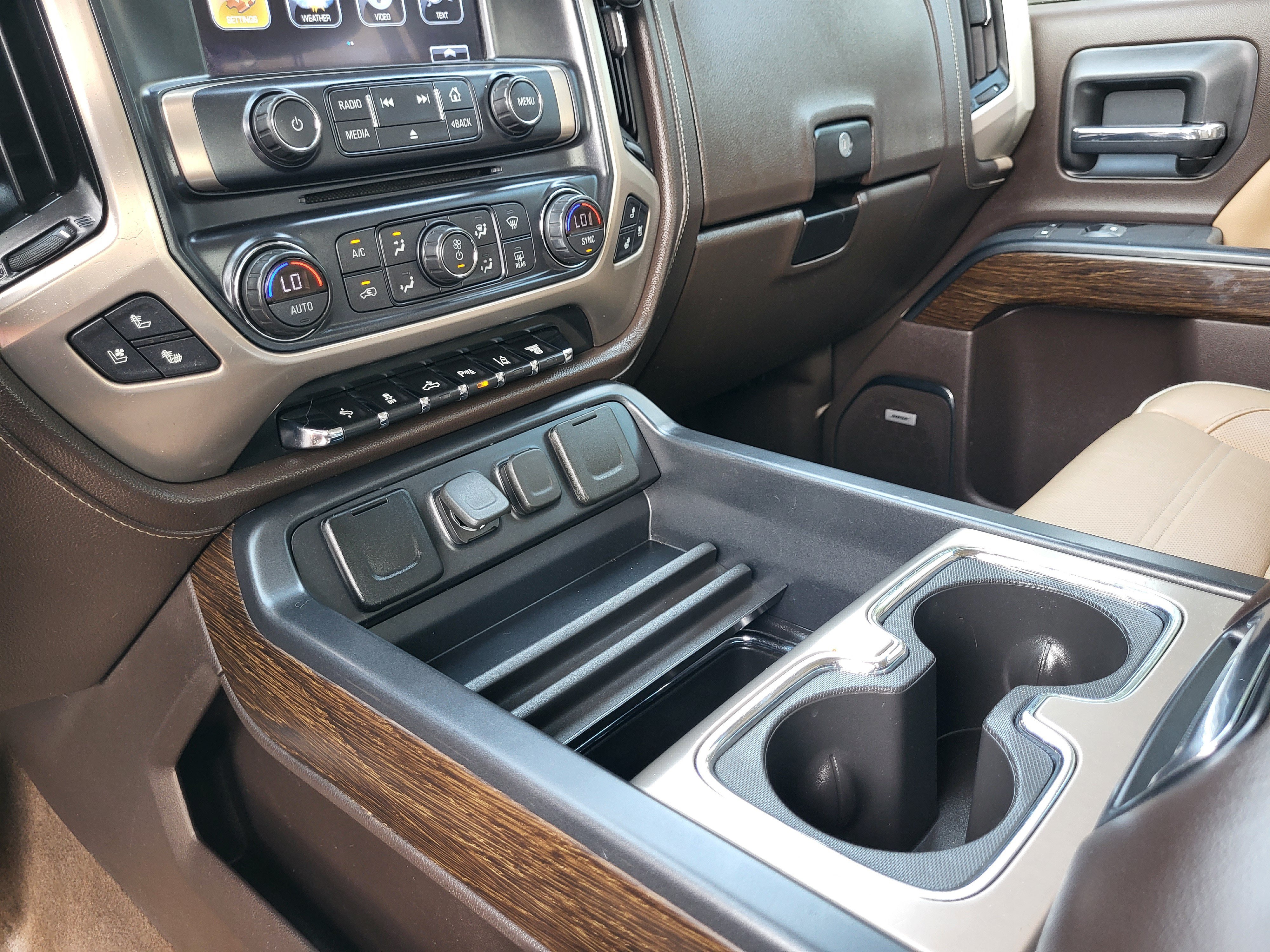 Used 2018 GMC Sierra 2500 Denali w/ Duramax Plus Package AWD/4WD image 18