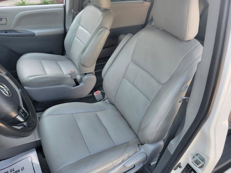 Used 2020 Toyota Sienna L FWD image 24