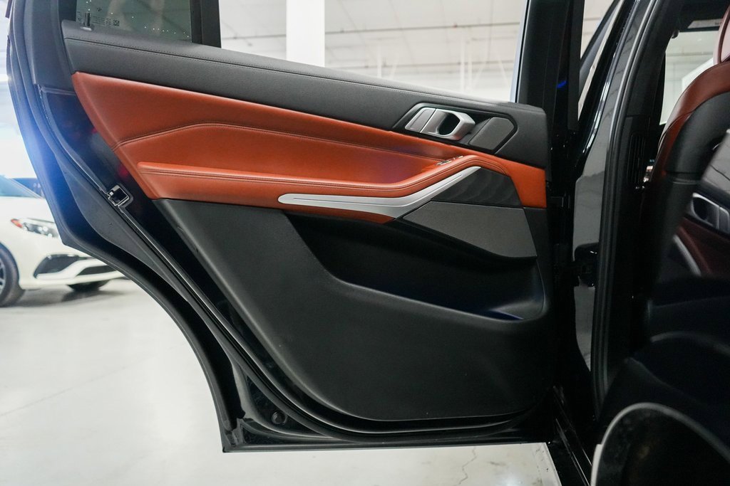 Used 2022 BMW X7 M50i w/ Dynamic Handling Package image 26