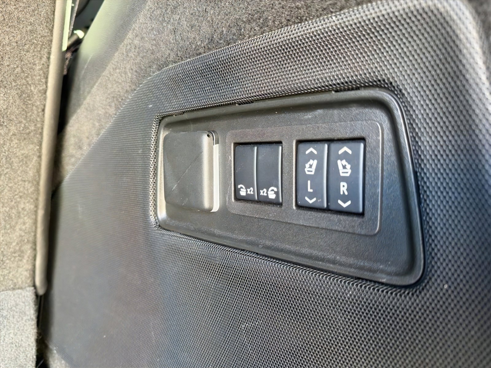 Used 2024 Cadillac Escalade Sport Platinum w/ LPO, ONYX Package image 28