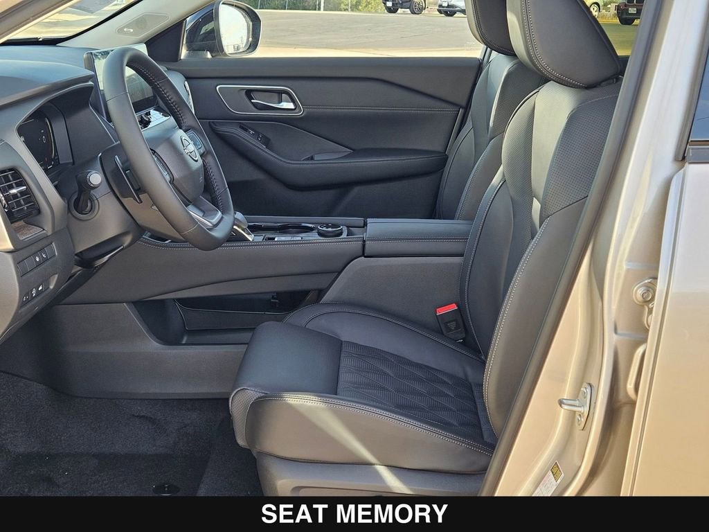 New 2026 Nissan Rogue Platinum w/ Platinum Premium Package image 11
