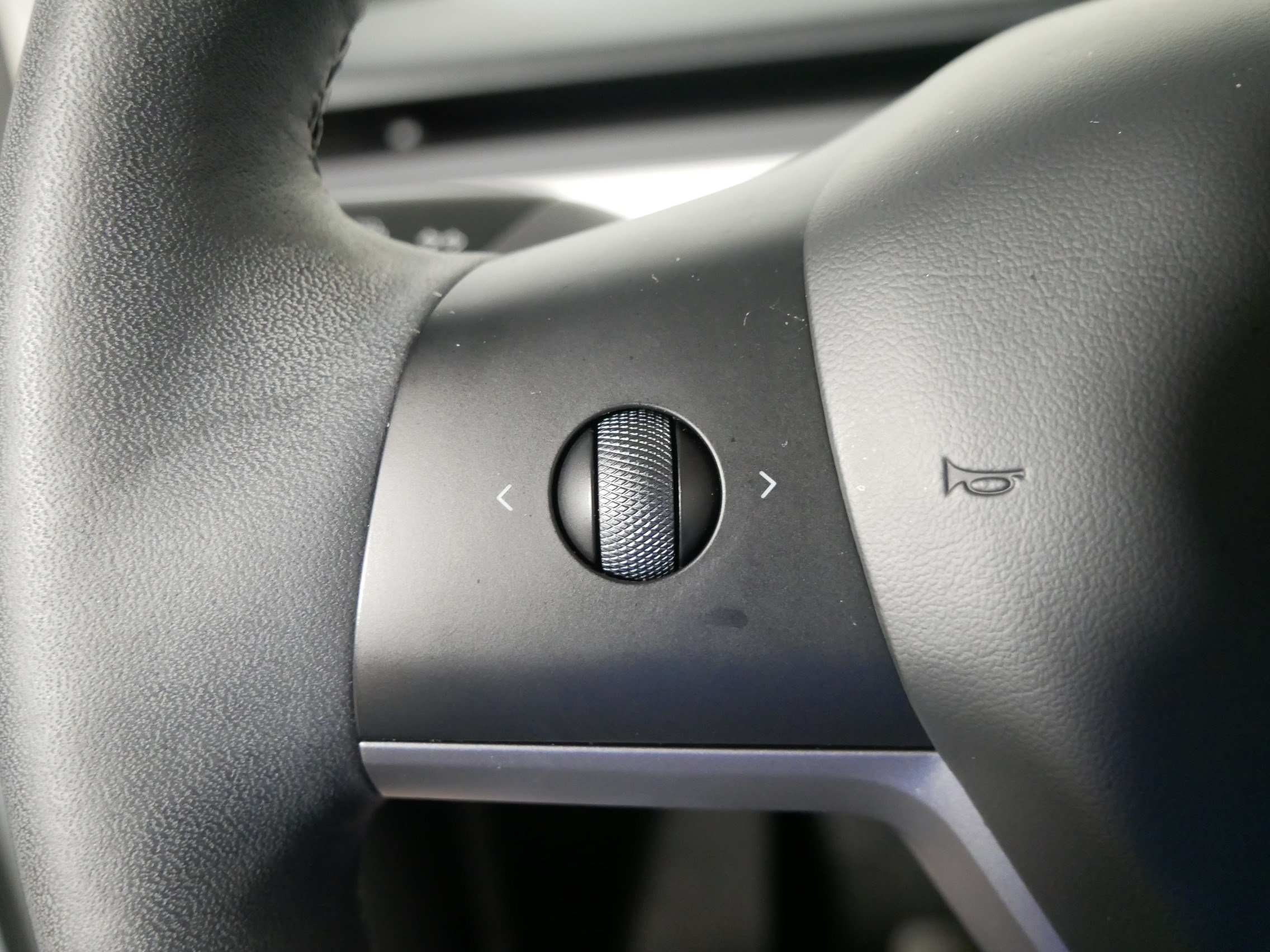 Used 2023 Tesla Model Y Long Range AWD/4WD image 32