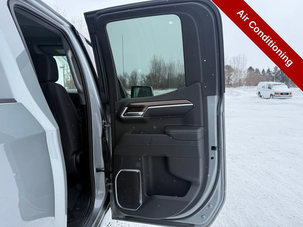 Used 2024 Chevrolet Silverado 1500 LT image 32