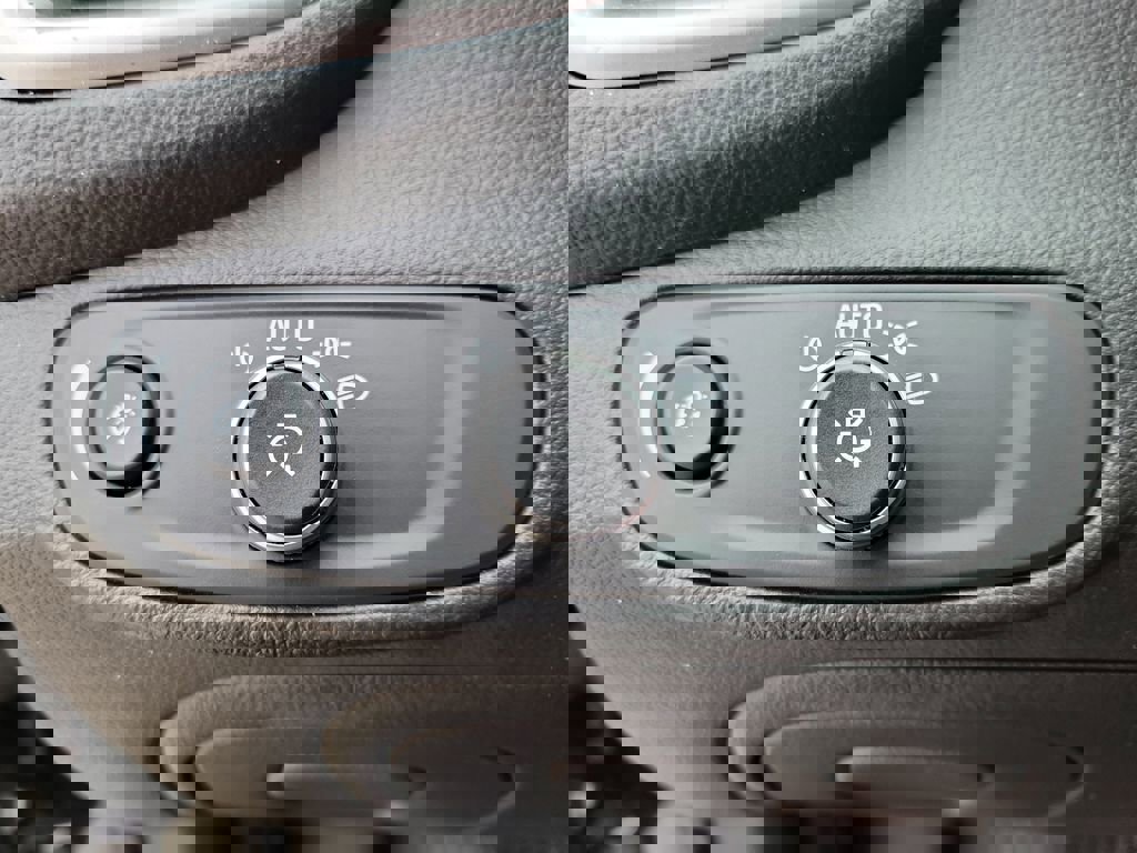 Certified 2020 Chevrolet Trax LS w/ Tint and Cruise Package image 17