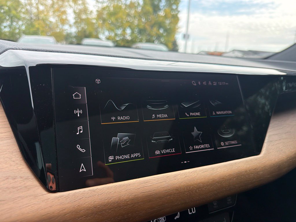 Used 2023 Audi e-tron GT Premium Plus AWD/4WD image 31