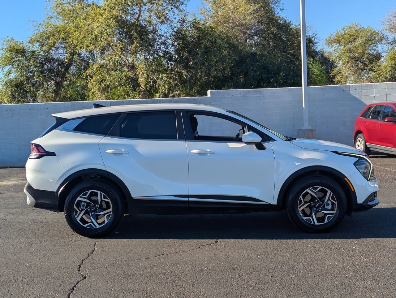 Used 2024 Kia Sportage LX image 7