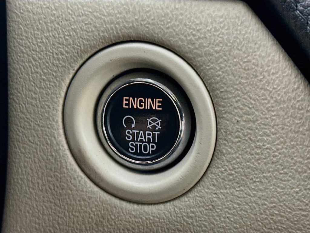 Used 2016 Lincoln MKS AWD image 26