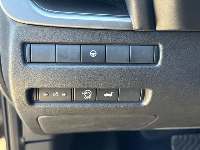 Used 2025 Nissan Rogue SV FWD image 27